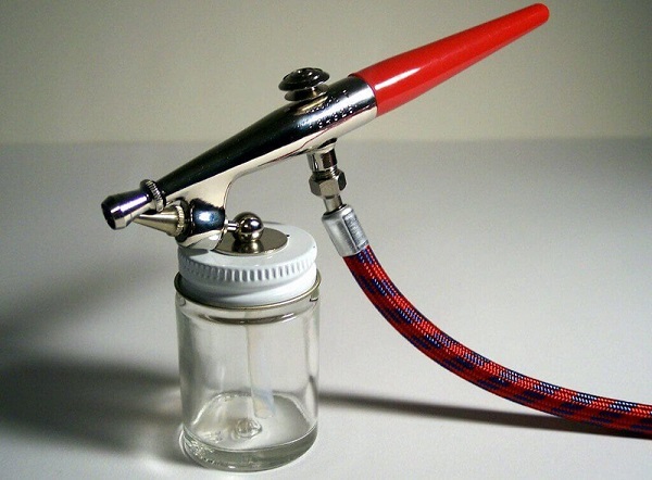  Аерограф за външно смесване