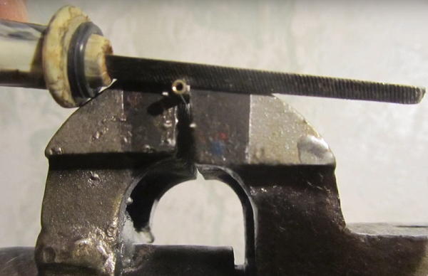  Дупка в върха