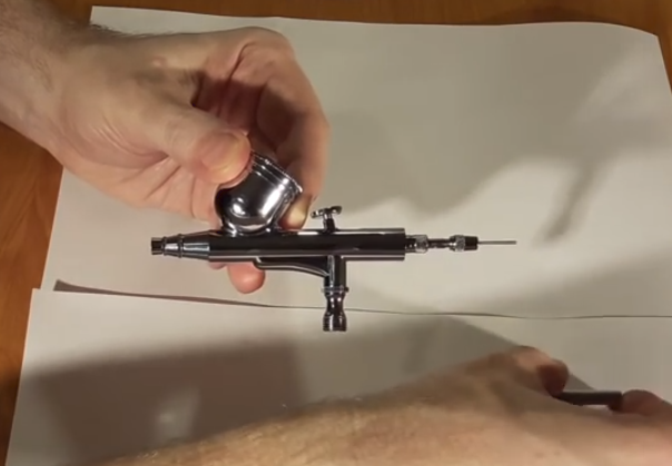  Отвинтете задната капачка