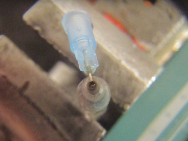  Игла в дупката