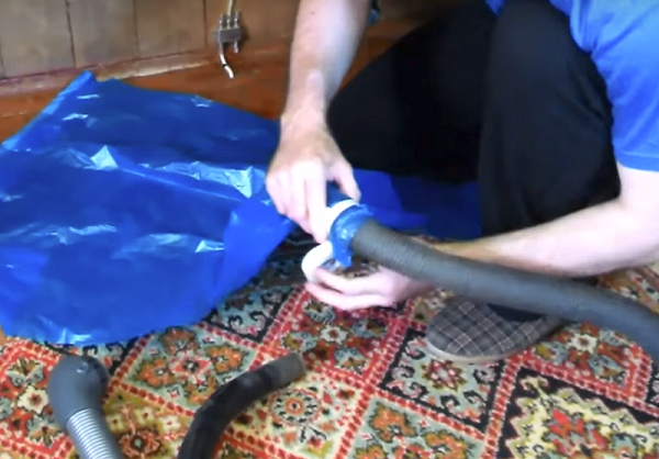  Маркуч в дупката