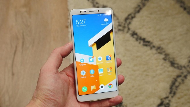  Смартфон в ръка