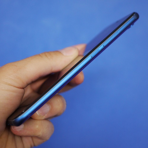 Горе надясно бутони