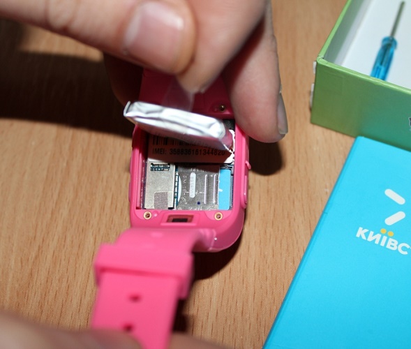  Инсталиране на SIM картата