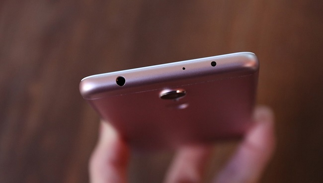  Съединител за слушалки