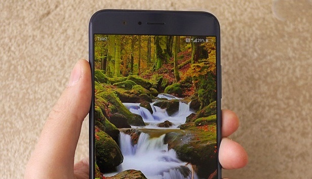  Над дисплея