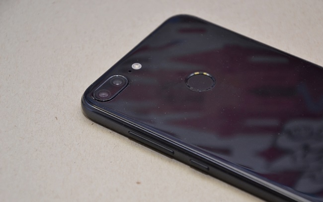  На задния панел нагоре