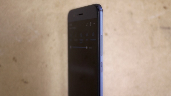  Бутони отстрани