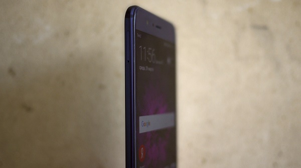  Бутони отстрани на смартфона