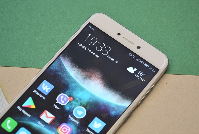  Отгоре на лицевата плоча