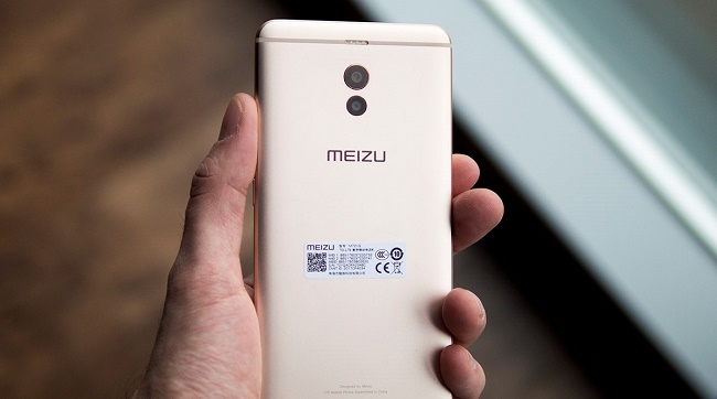  Смартфон в ръка