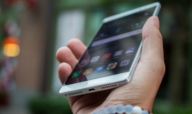  Смартфон в ръка