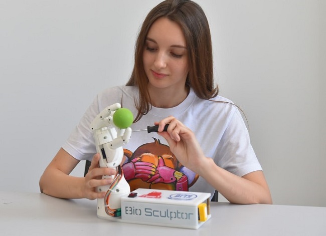  Студент с изобретение