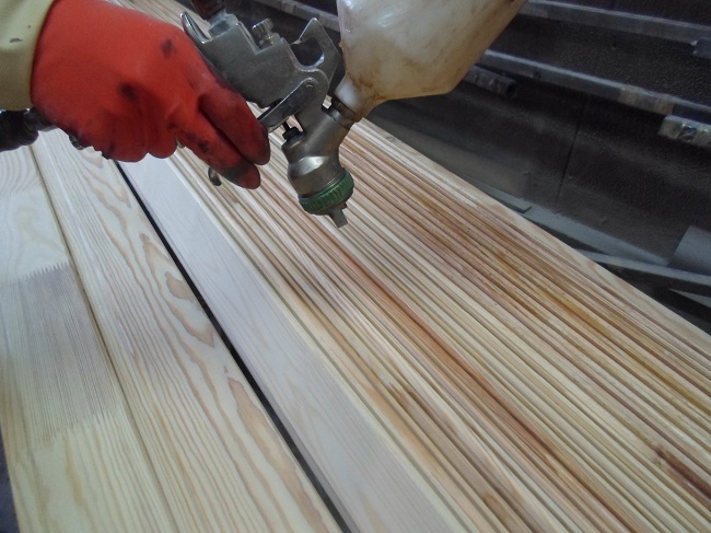  Боядисване на дървени части