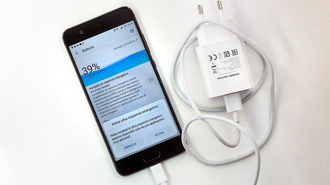  Смартфон и зарядно устройство