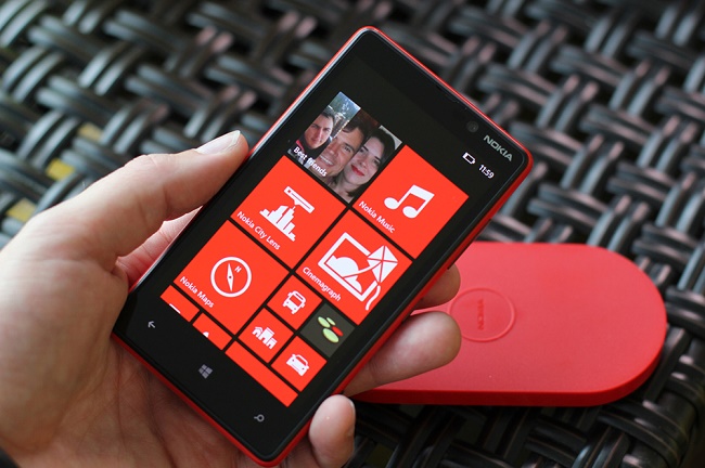 Безжично зареждане Nokia Lumia 820