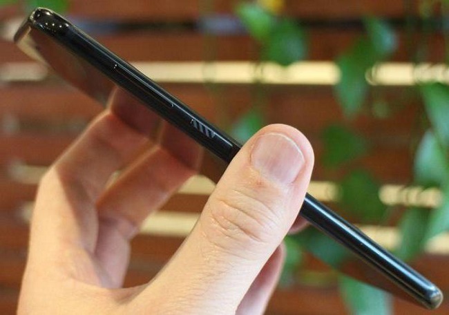  Смартфон в ръка