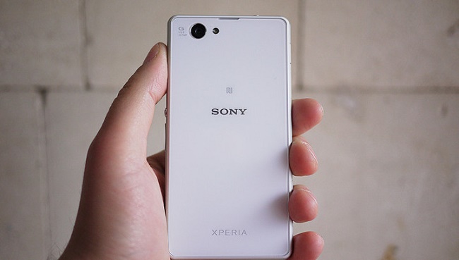  Заден панел