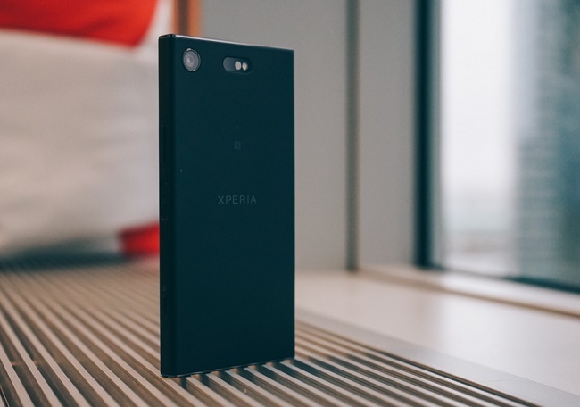  Заден панел