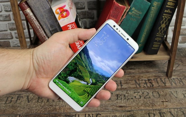  Предна страна на телефона