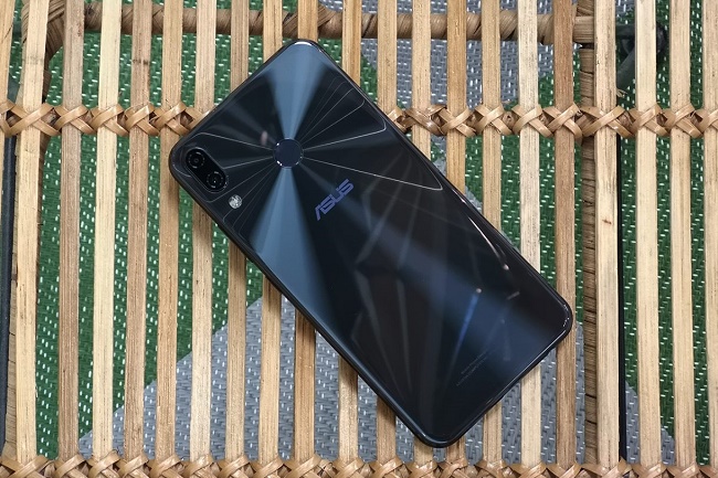  Заден панел