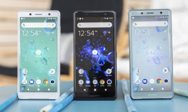  Три телефона