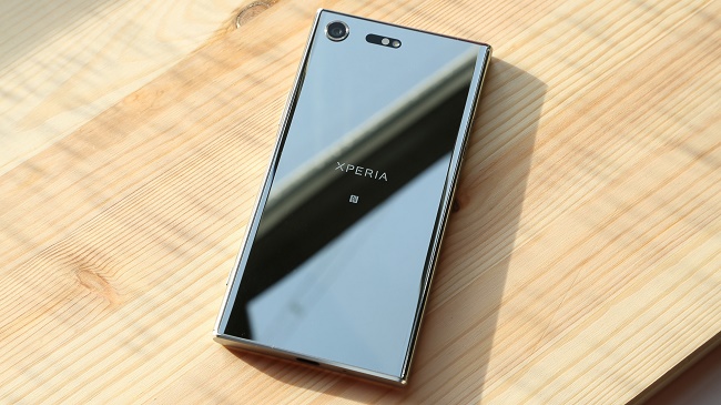  Заден панел