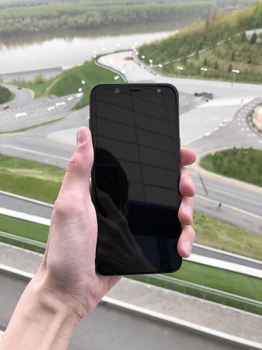  Предния панел на смартфона