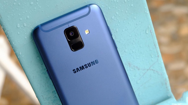  Заден панел