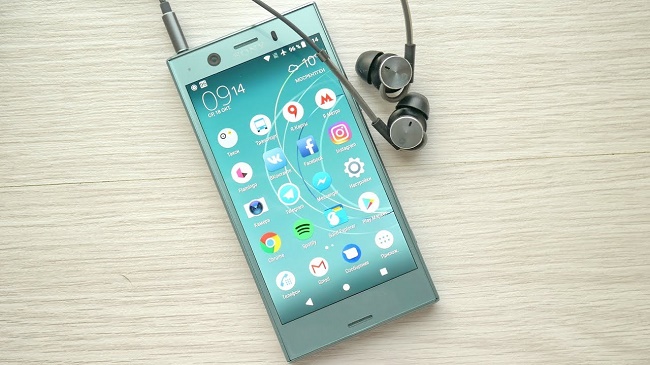  Sony Xperia xz1 Компактен със слушалки