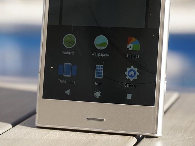  Долната част на предния панел