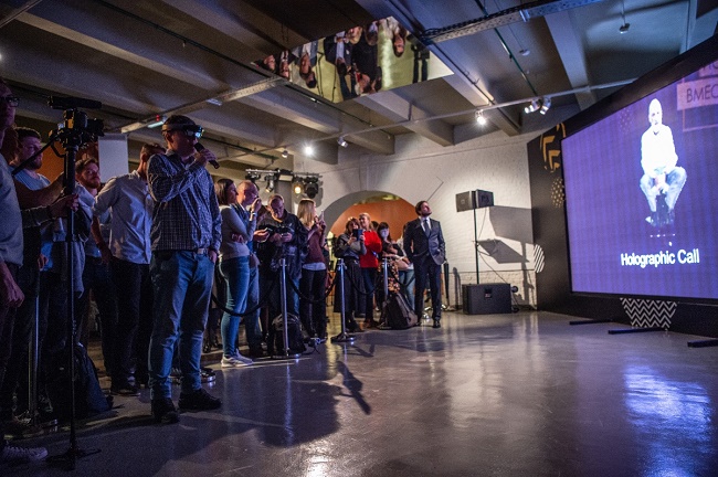  Холографска връзка