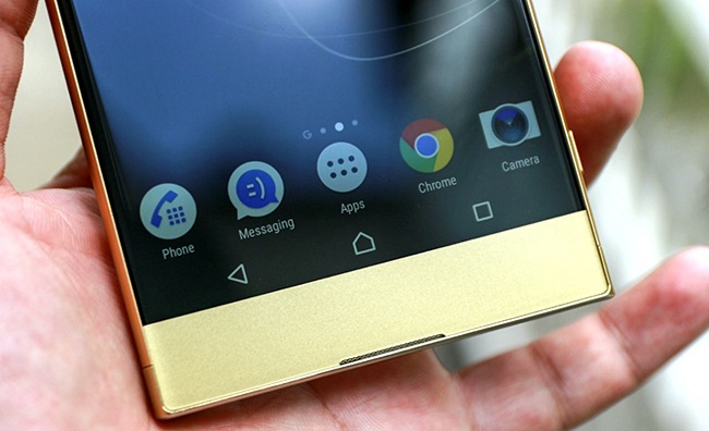 Долната част на предния панел