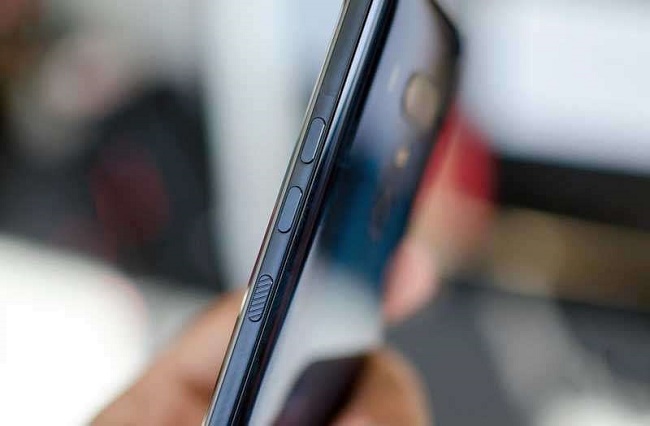  От дясната страна