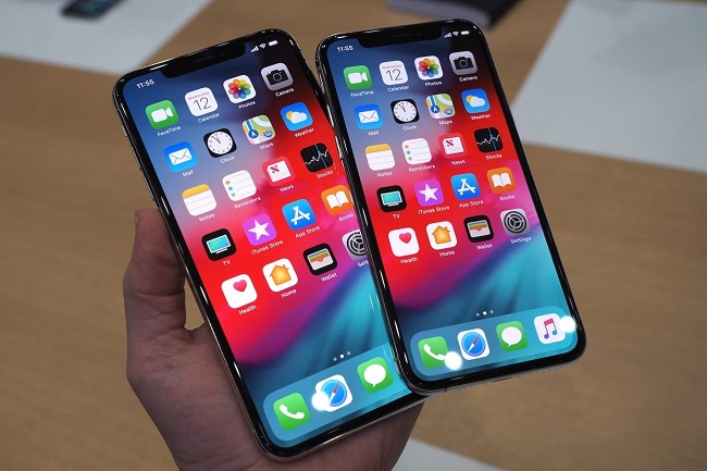  Два телефона