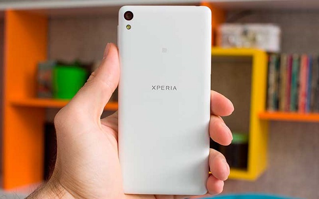  Заден панел