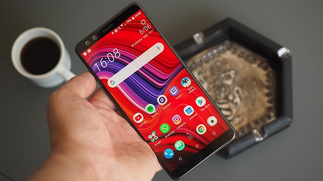  Смартфон в ръка